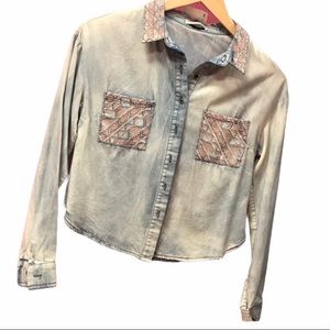 Dani Chambray Cropped Top Shirt Stitch Pockets Sz Medium 100% Cotton Bohemian